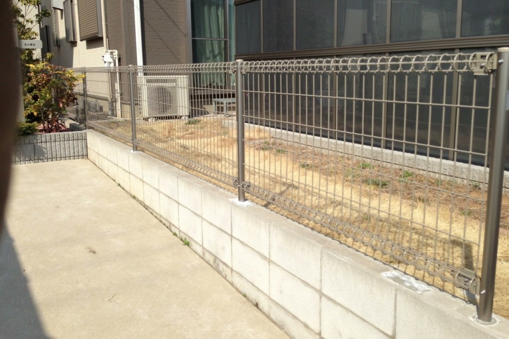 在庫あり/即出荷可】 スチールメッシュフェンス <br>LIXIL リクシル TOEX <br>ハイグリッドフェンス N1型 <br>角柱取付部品  <br>T-8 <br>ガーデン DIY 塀 壁 囲い 境界 屋外